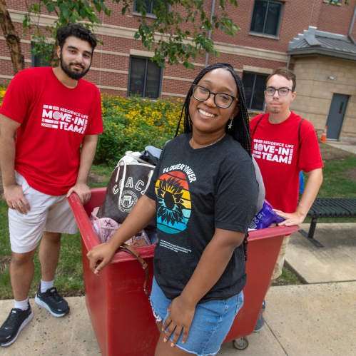 Students wearing move in Team shirts