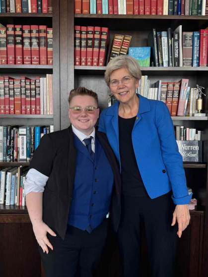 Rachel Toepfer poses with Sen. Elizabeth Warren.